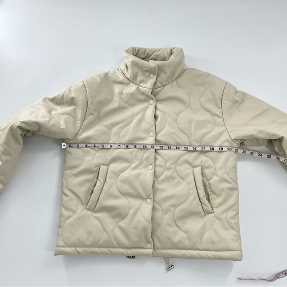 NWOT Forever 21 Beige Neutral Vegan Faux Leather Puffer Jacket Boxy Short S - Picture 14 of 14